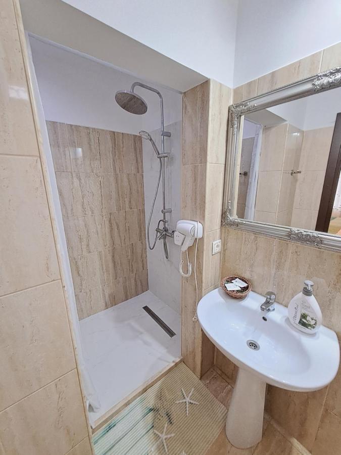 Alexander House Hotell Deva Eksteriør bilde
