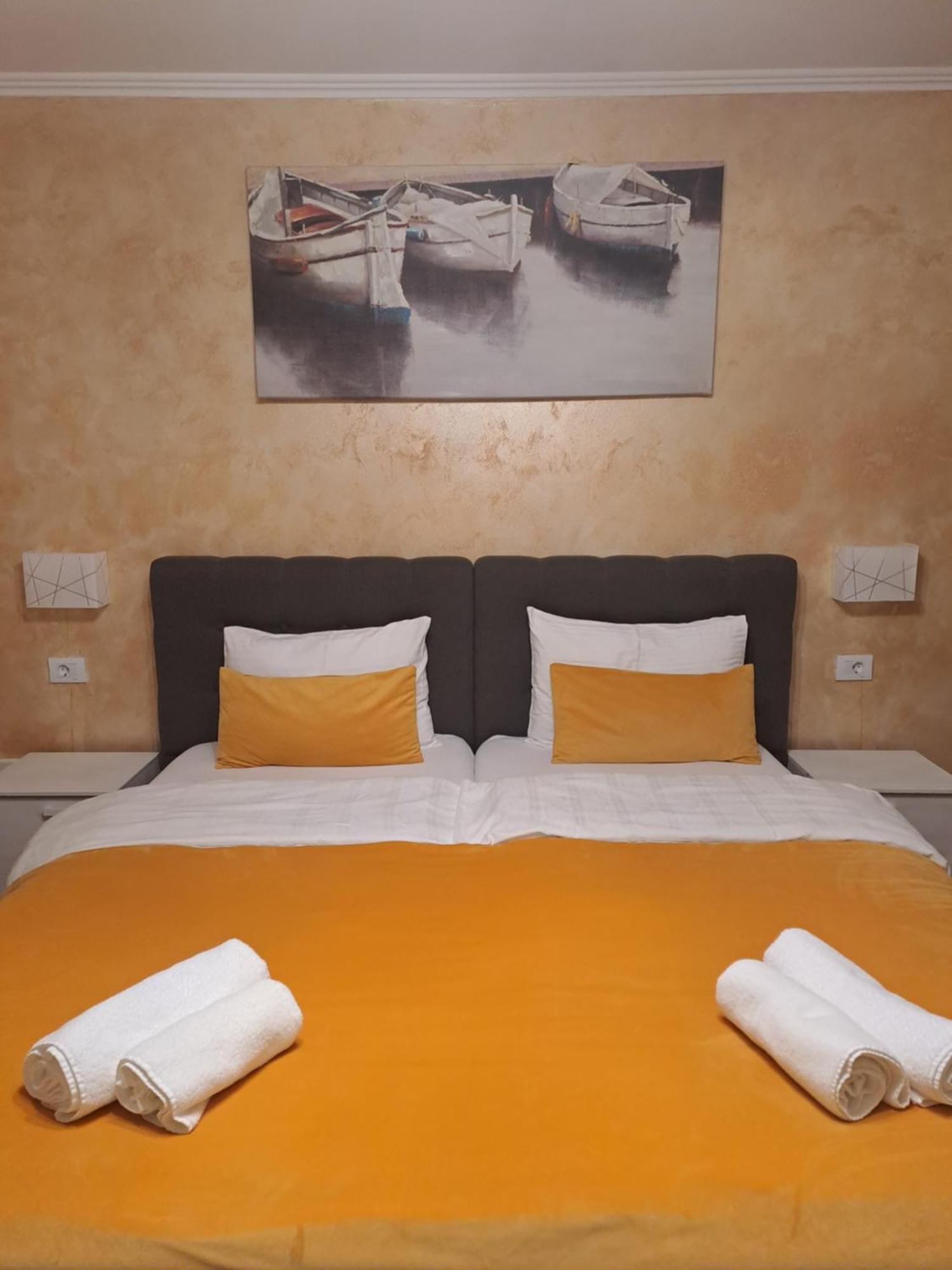 Alexander House Hotell Deva Eksteriør bilde