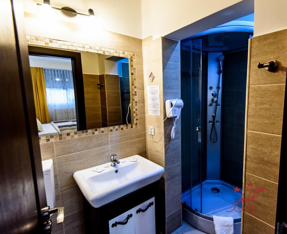 Alexander House Hotell Deva Eksteriør bilde